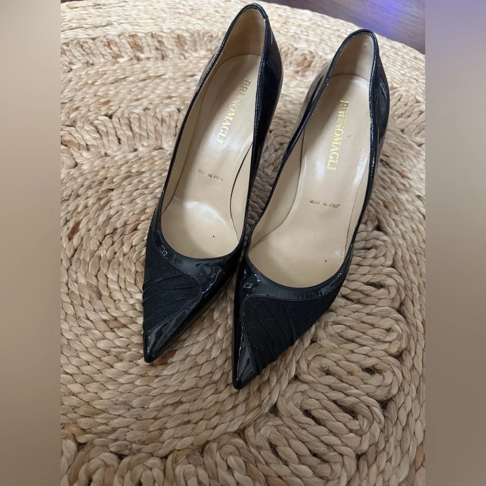 Bruno Magli black patent pump textured pointed toe heel suede formal Italy $400